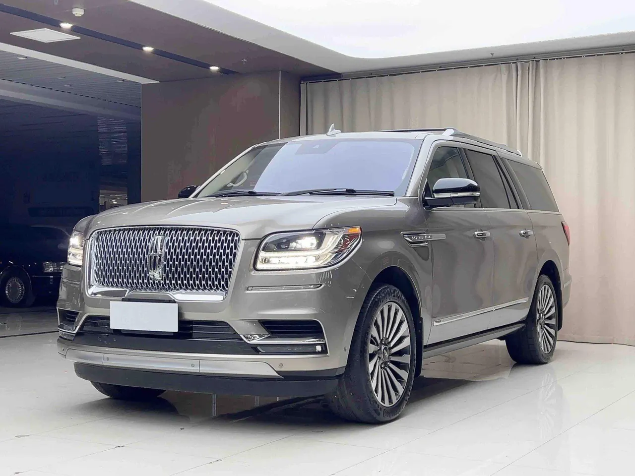 Open image lightbox: Lincoln Navigator (Imported) 2020 Navigator 3.5T L Long Axis Presidential Edition Automatic Gear