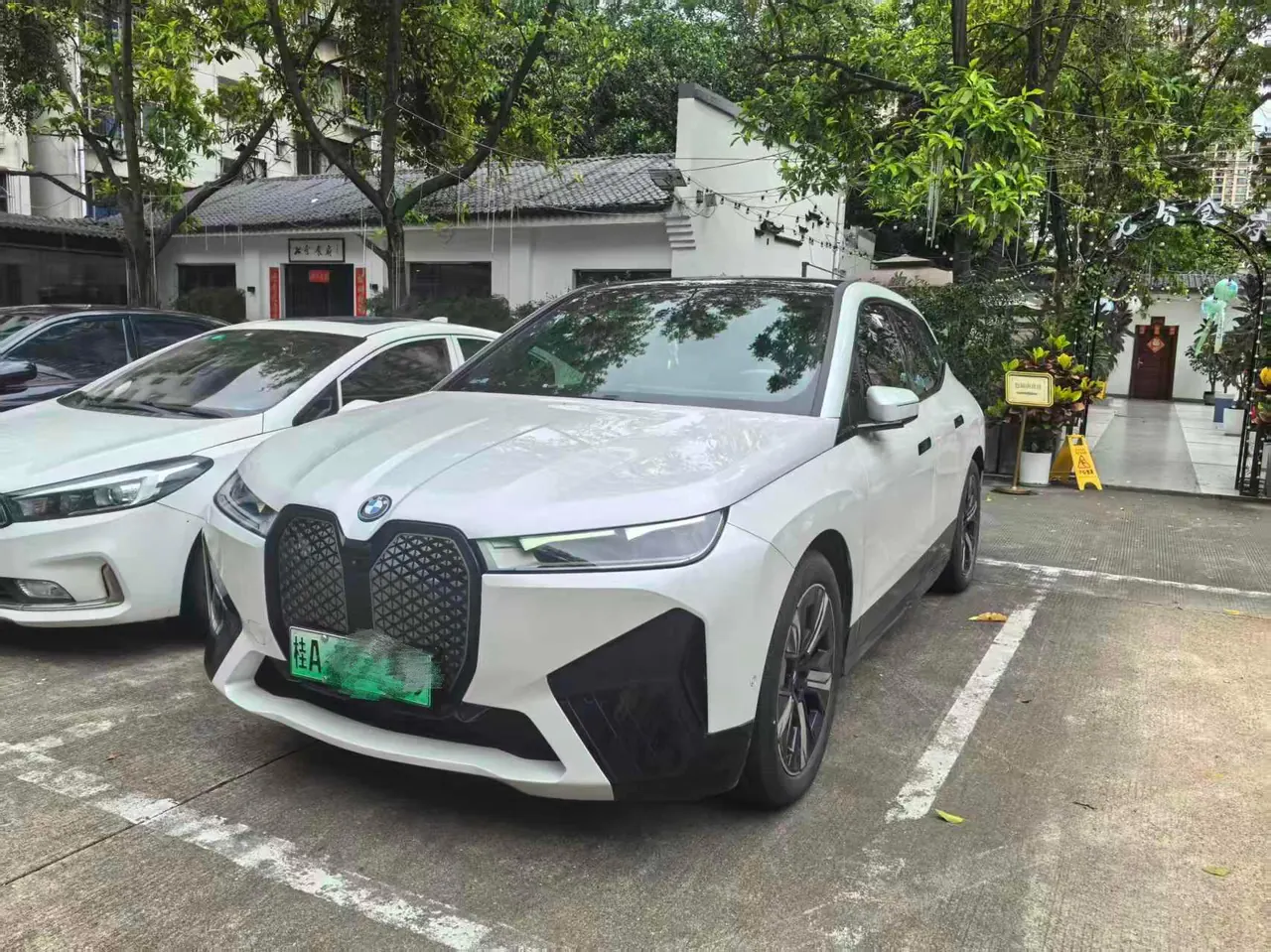 Открыть галерею: BMW iX (Imported) 2022 iX xDrive40 xDrive40 Automatic