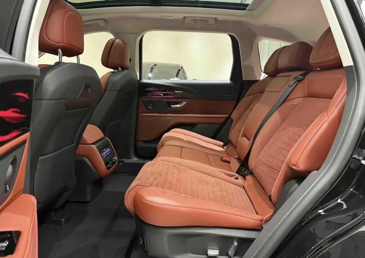 Lincoln 2025 Navigator 2.0T Stepless Four-wheel Drive Zunyi Hybrid Edition (Modified) Automatic Gear 5