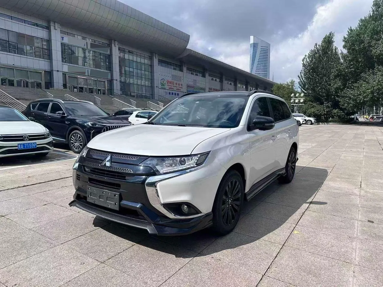 Open image lightbox: Mitsubishi 2020 Outlander 2.0 Stepless Two-Drive Smooth Edition 5-seat Automatic Gear
