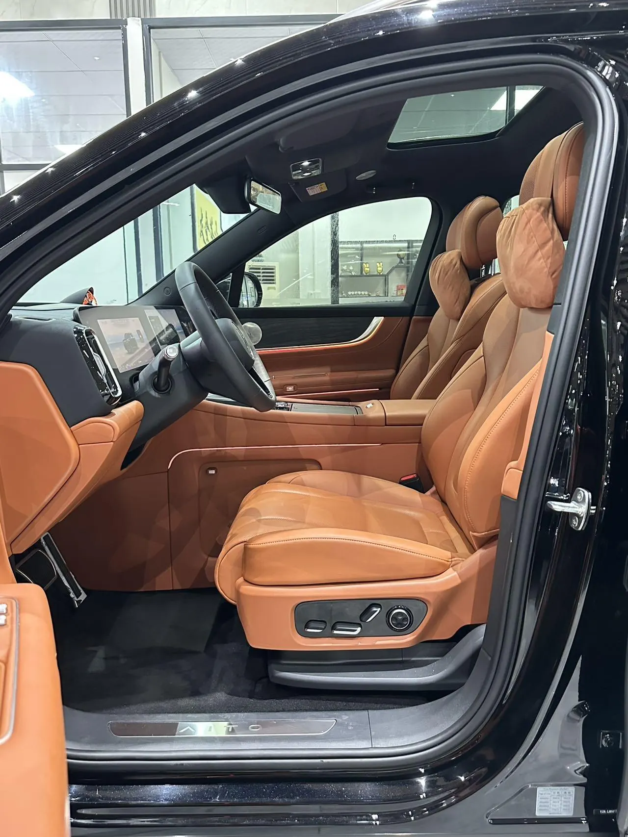 AITO 2025 AITO M9 extended range Ultra version 52kWh6 seat version automatic gear 11