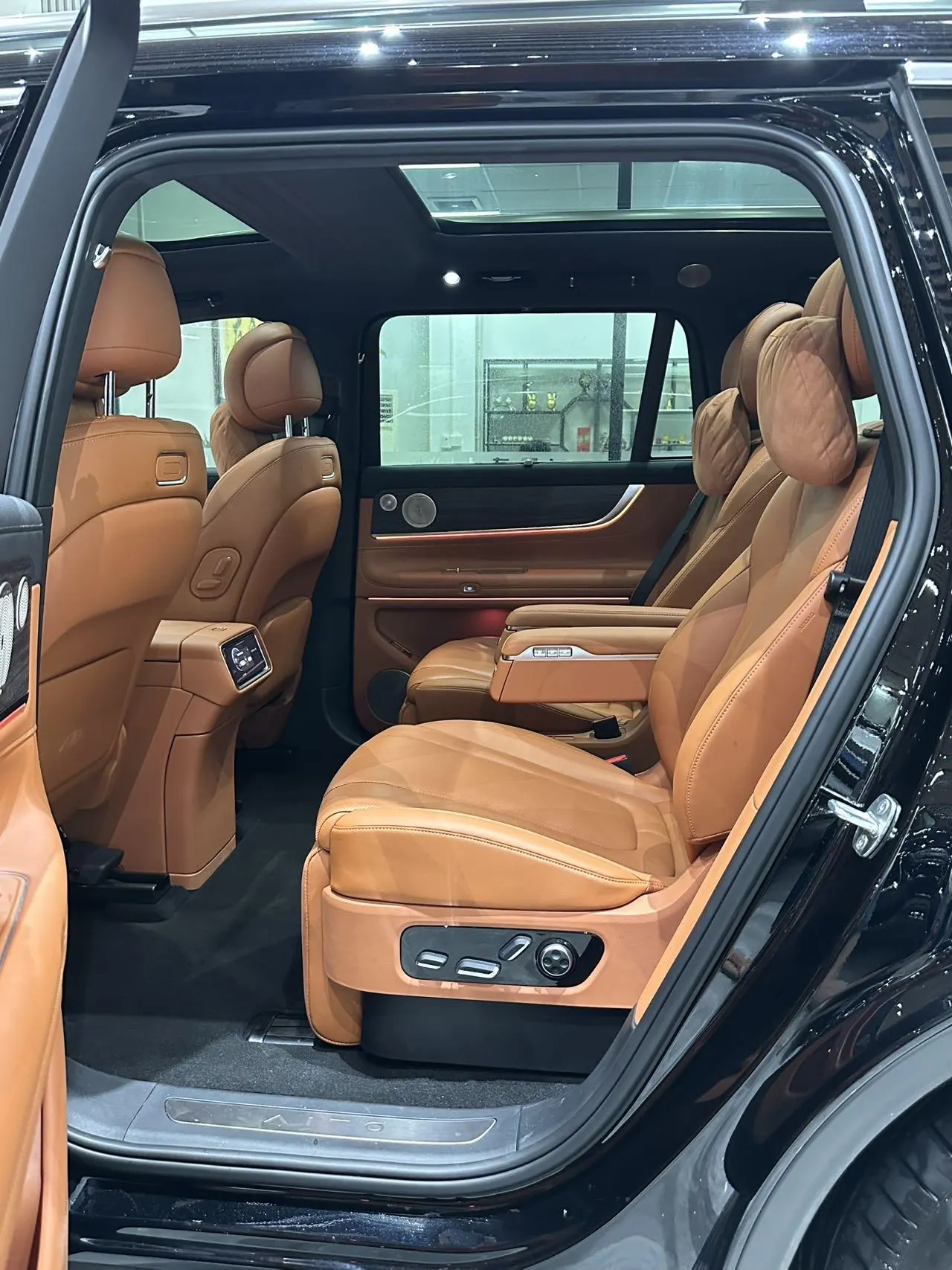 AITO 2025 AITO M9 extended range Ultra version 52kWh6 seat version automatic gear 12