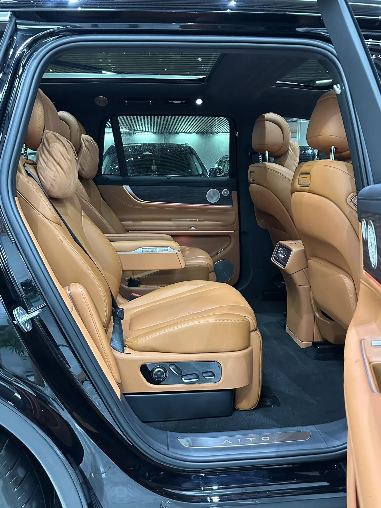 AITO 2025 AITO M9 extended range Ultra version 52kWh6 seat version automatic gear 14