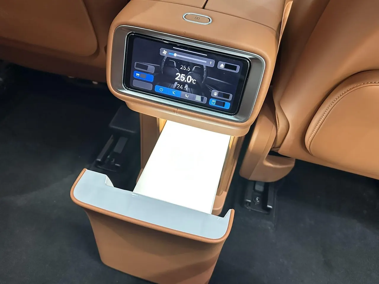 AITO 2025 AITO M9 extended range Ultra version 52kWh6 seat version automatic gear 24