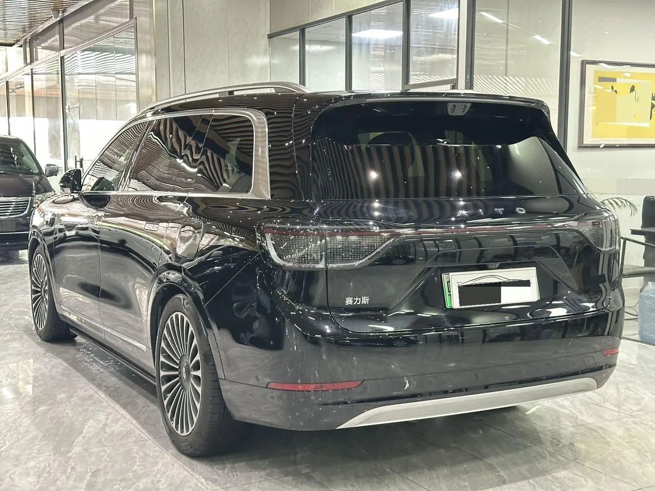 AITO 2025 AITO M9 extended range Ultra version 52kWh6 seat version automatic gear 4