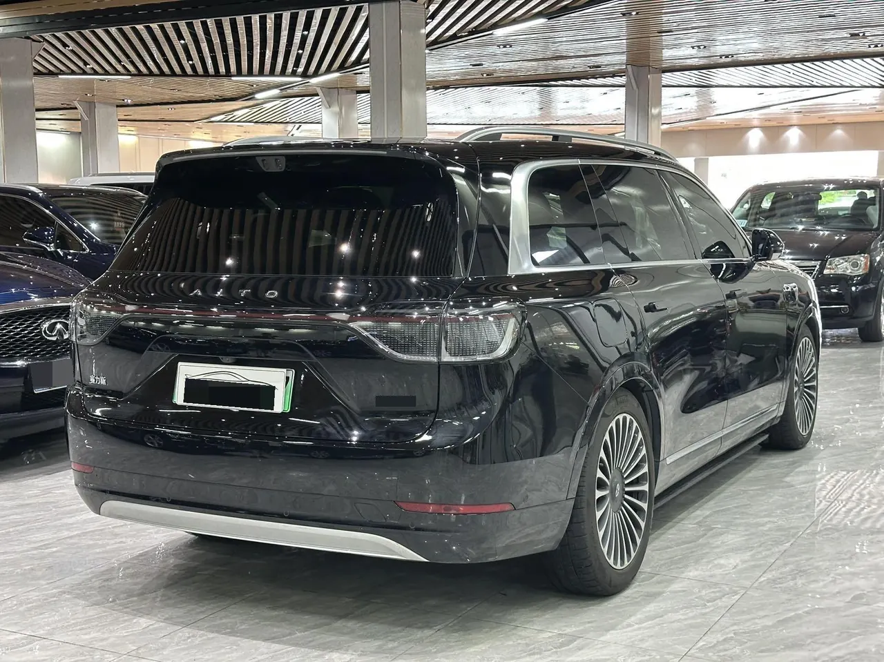 AITO 2025 AITO M9 extended range Ultra version 52kWh6 seat version automatic gear 6