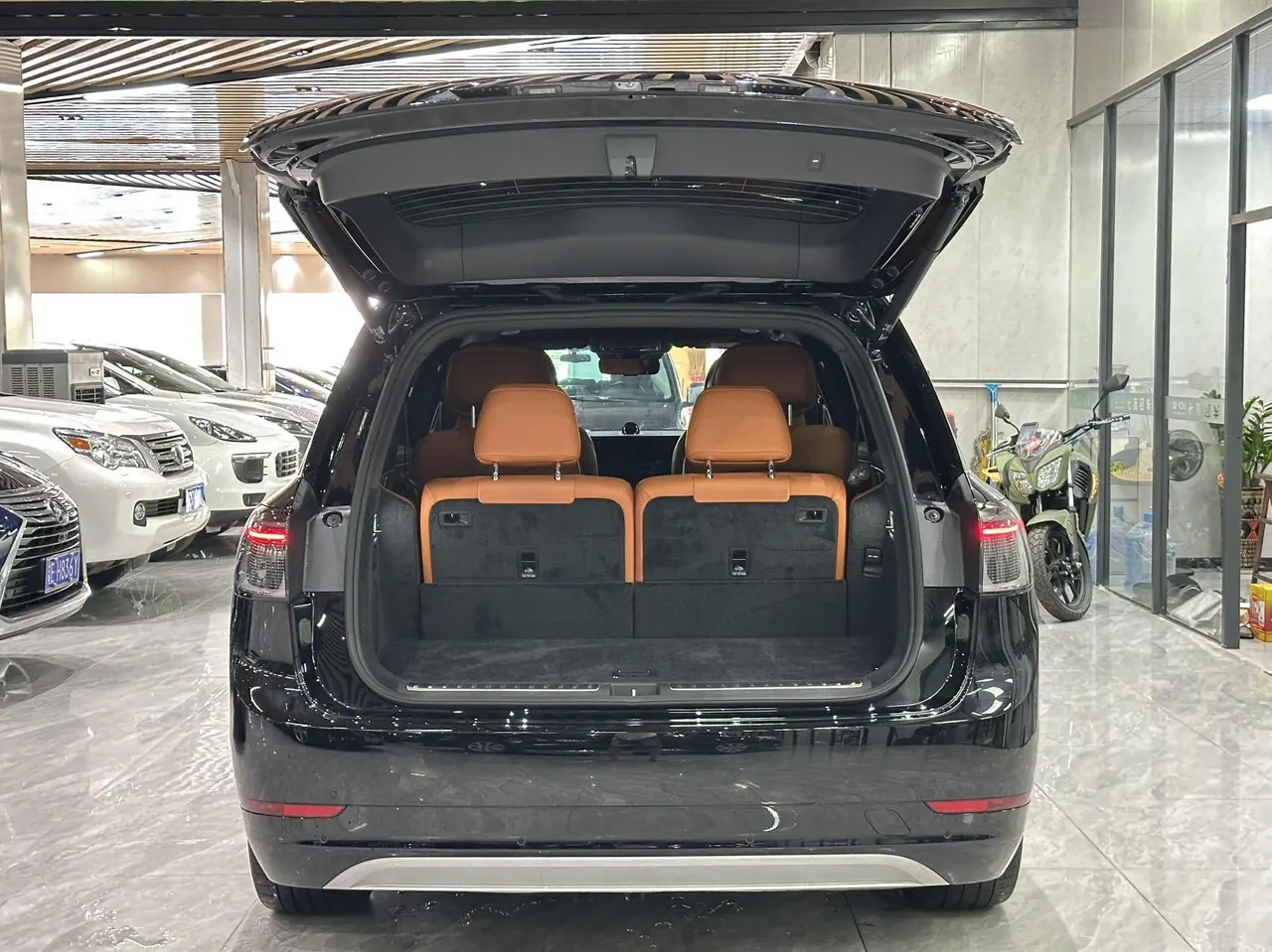 AITO 2025 AITO M9 extended range Ultra version 52kWh6 seat version automatic gear 9