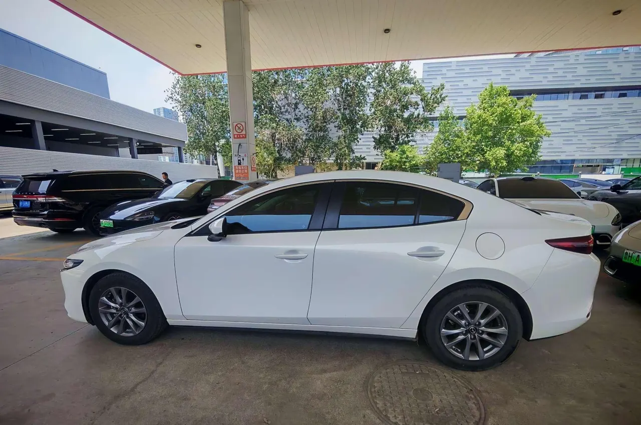 Mazda 3 Oncorsela 2021 Mazda 3 Oncorsela-sedan 1.5 quality US version manual transmission 8