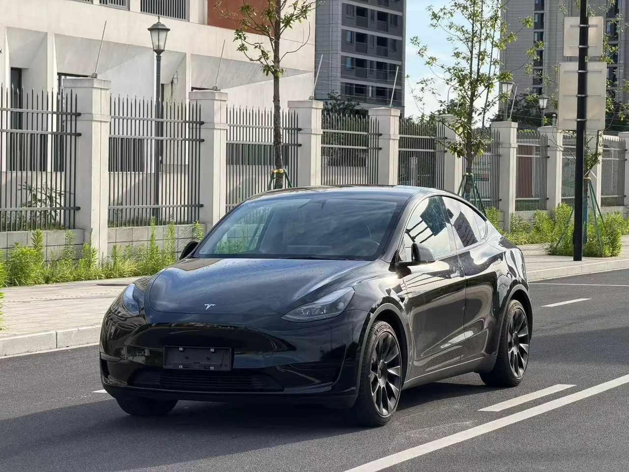 Tesla 2022 Model Y rear-wheel drive version automatic transmission - View 1