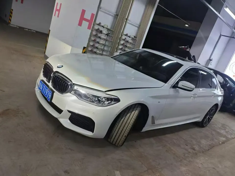 Open image lightbox: BMW 5 Series 2020 530Li 2.0T Exclusive M Sports Suit Automatic Gear