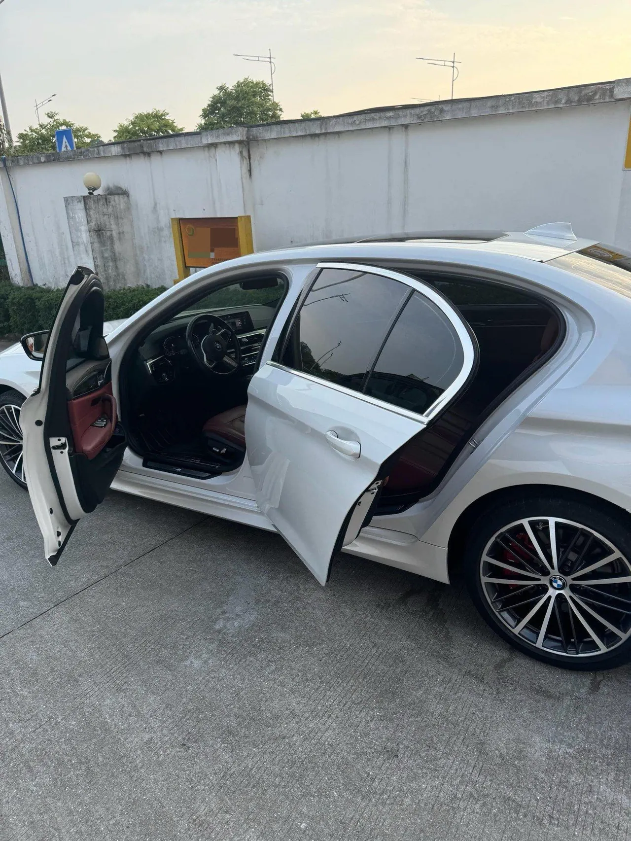 BMW 5 Series 2020 530Li 2.0T Exclusive M Sports Suit Automatic Gear 3