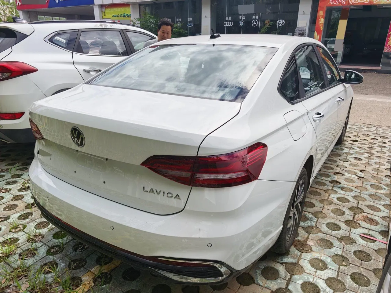 Volkswagen 2024 LaVida 1.5 5 Million Edition Automatic 3