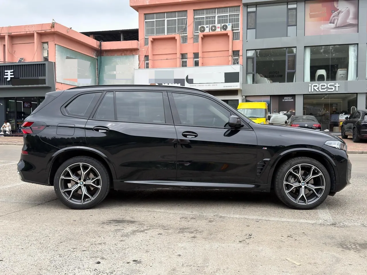 BMW 2023 X5 xDrive30Li 48V 2.0T exclusive m sports obsidian night suit automatic gear 18