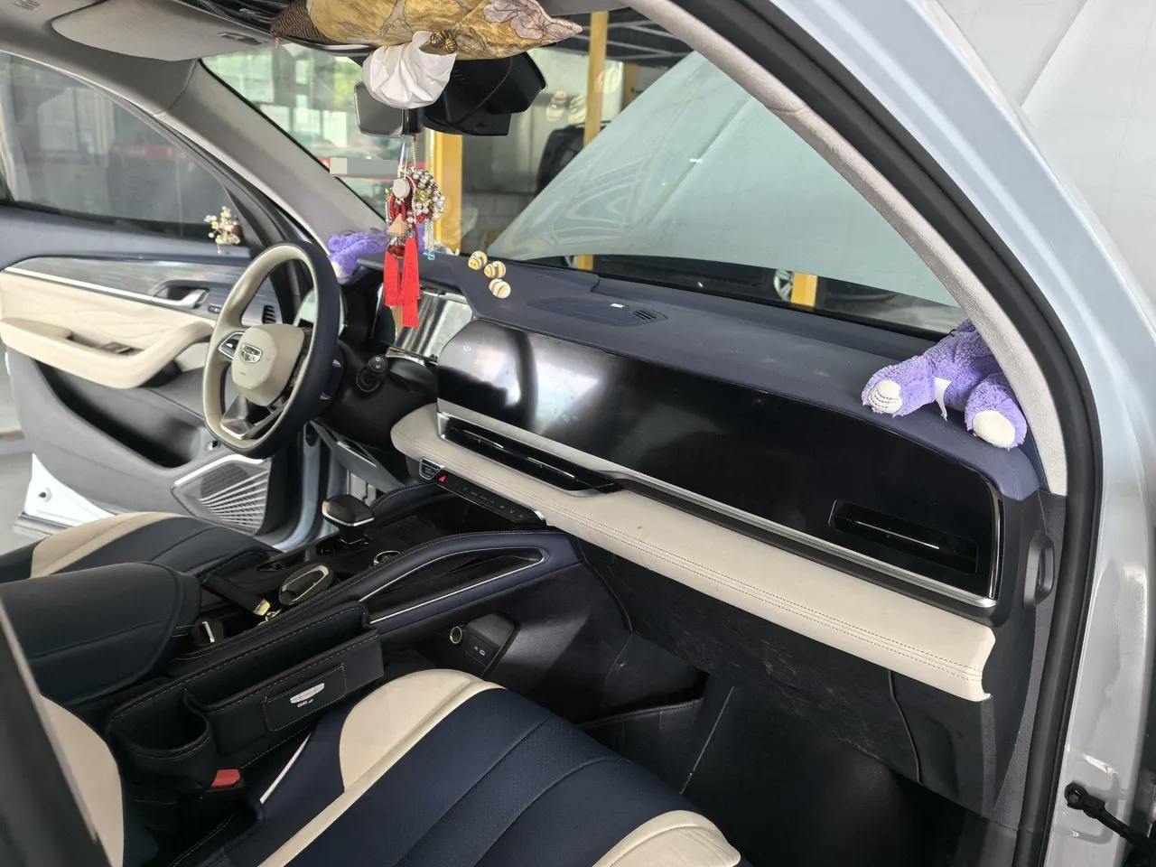 Geely 2022 XingyueL (Monjaro) Raytheon Hi · X 1.5T Hybrid Super Auto 5