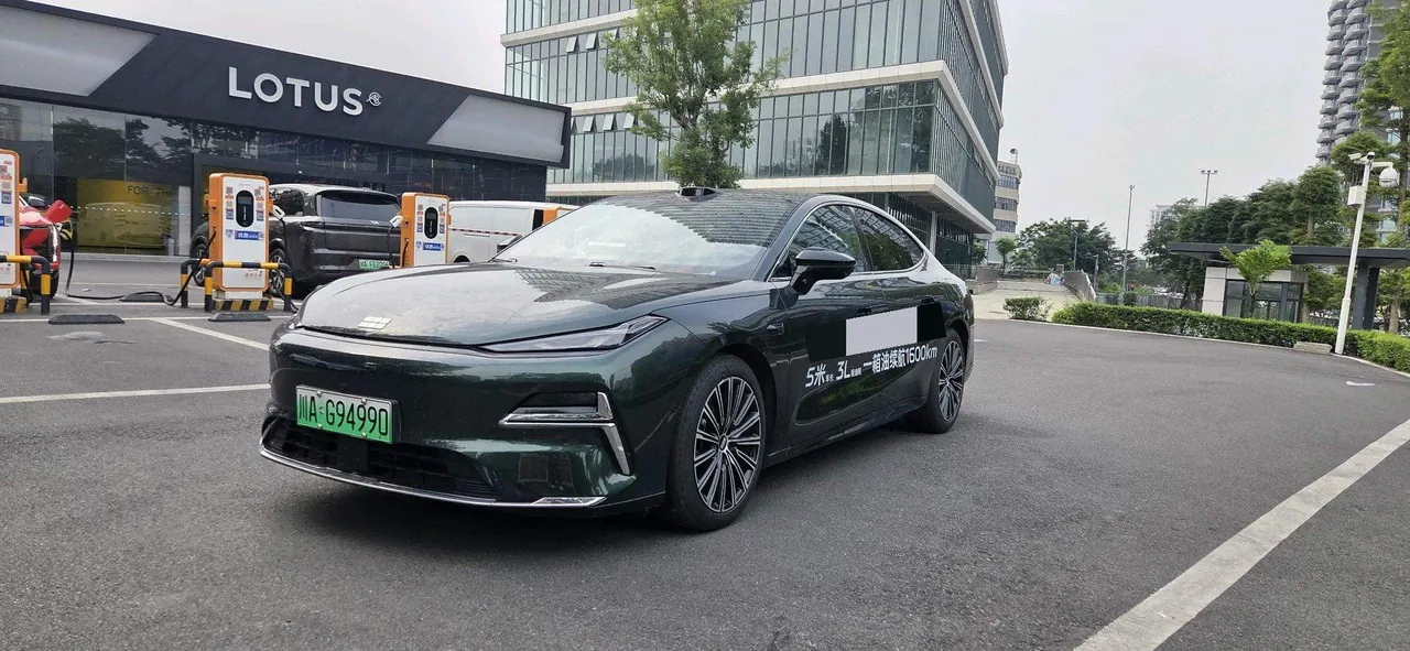 Open image lightbox: Geely Galaxy 2025 Xingyao 8 EM-P 1.5T 130km Starship Edition Automatic Gear