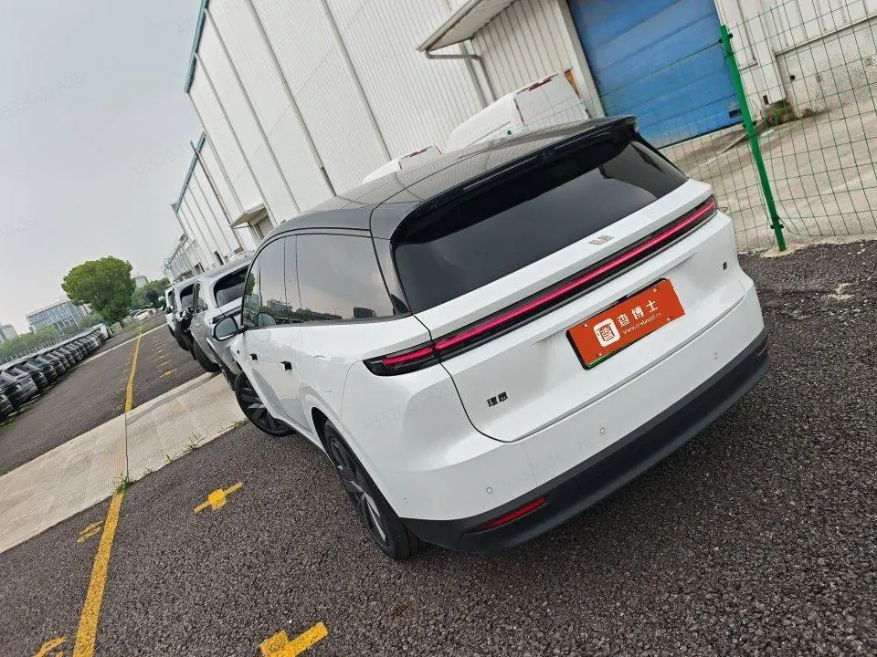 Li 2025 i8 Standard Edition Automatic Gear 7