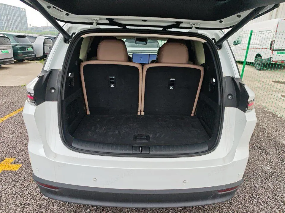 Li 2025 i8 Standard Edition Automatic Gear 8