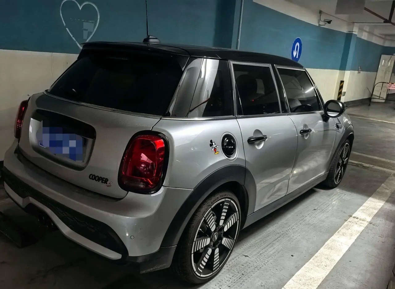 MINI Mini 5-Door (Imported) 2022 Mini Cooper S 2.0T Artist (Modified) Automatic Gear 5