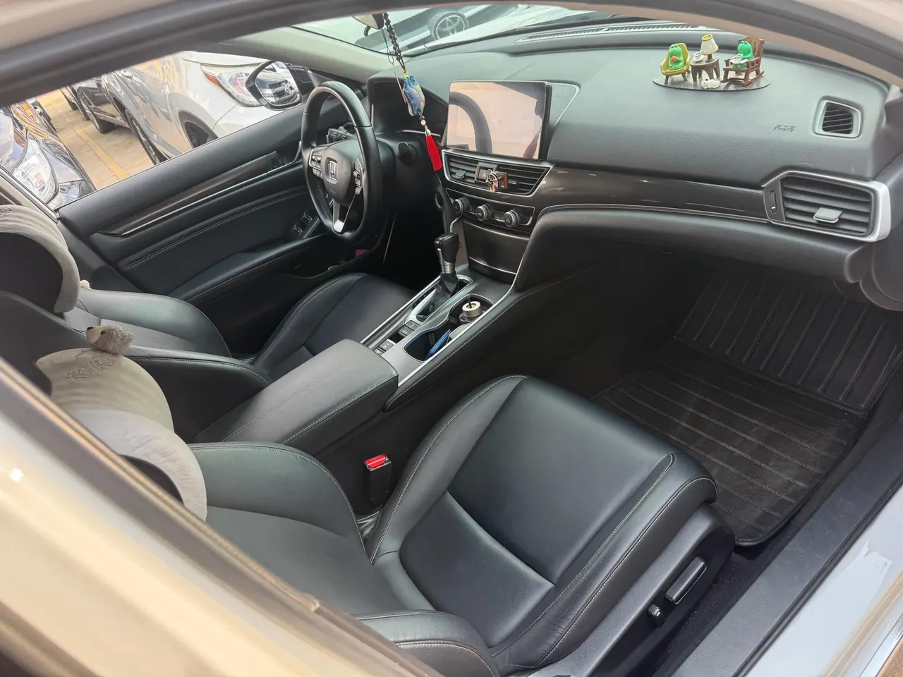 Honda 2022 10th Generation Accord 1.5T Stepless 260TURBO Magic Night Premium Edition Automatic Gear 3