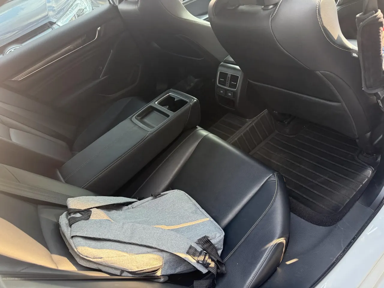 Honda 2022 10th Generation Accord 1.5T Stepless 260TURBO Magic Night Premium Edition Automatic Gear 4