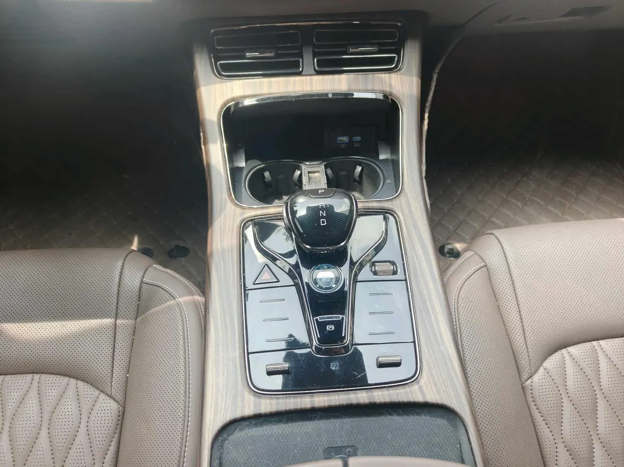 BYD 2023 Han DM-i 1.5T stepless champion version 121KM noble automatic gear 17