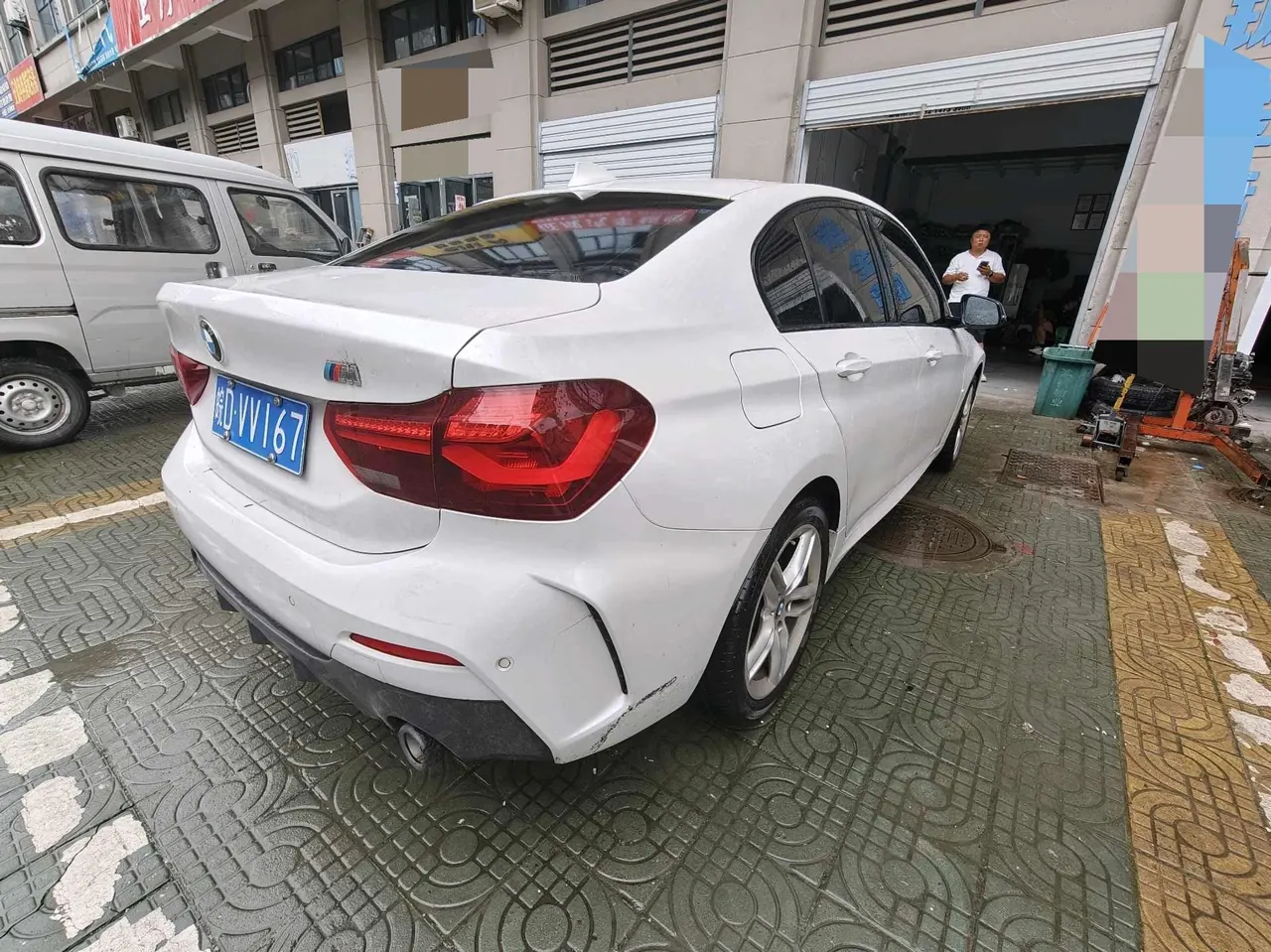 BMW 1 Series 2023 120i 1.5T M Sports Obsidian Night Edition Automatic Gear 5
