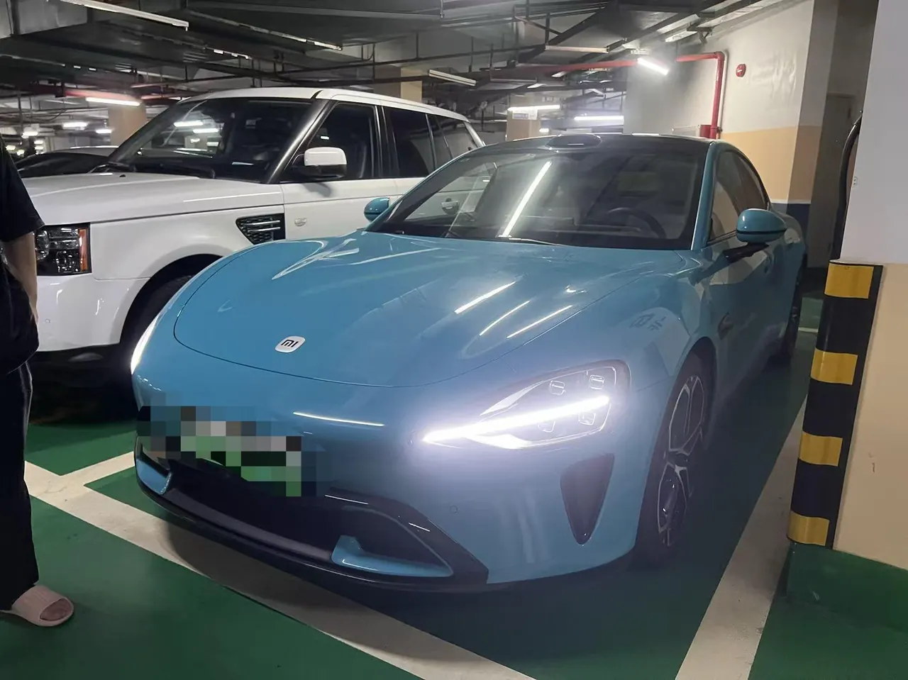 MI 2024 SU 7 750km Four-wheel Drive Max Founding Edition Automatic Gear - View 1