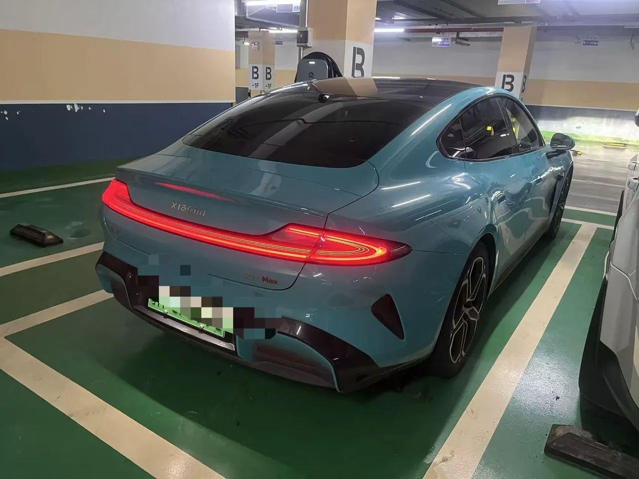 MI 2024 SU 7 750km Four-wheel Drive Max Founding Edition Automatic Gear 2
