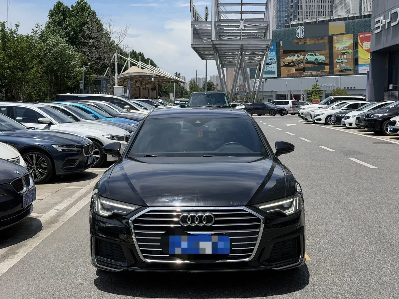 Audi 2022 A6L 2.0TFSI 40TFSI Deluxe Dynamic Automatic 2