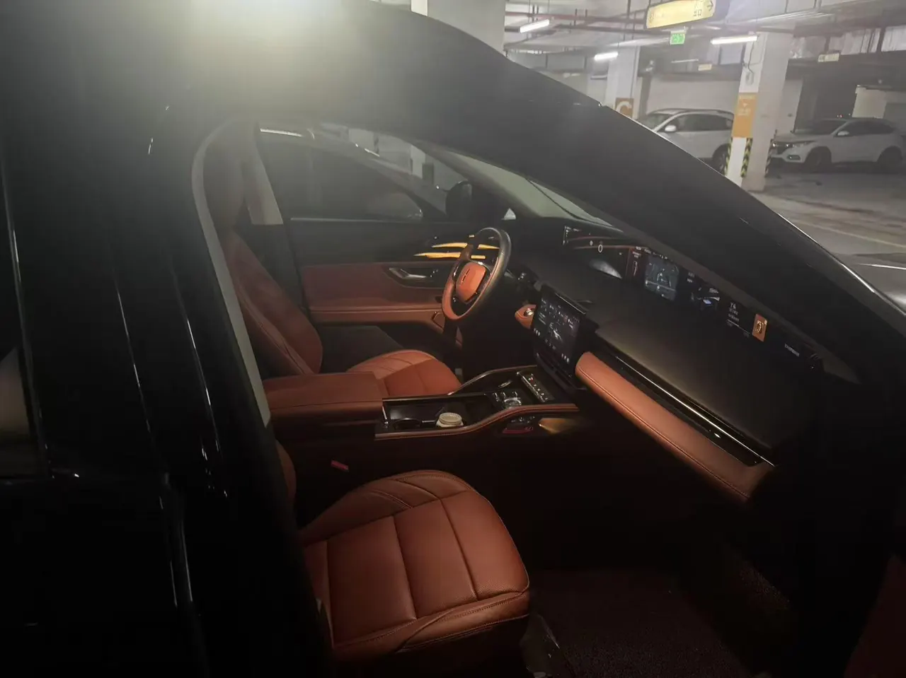 Lincoln 2025 Navigator 2.0T Stepless Four-wheel Drive Zunyi Hybrid Edition (Modified) Automatic Gear 4