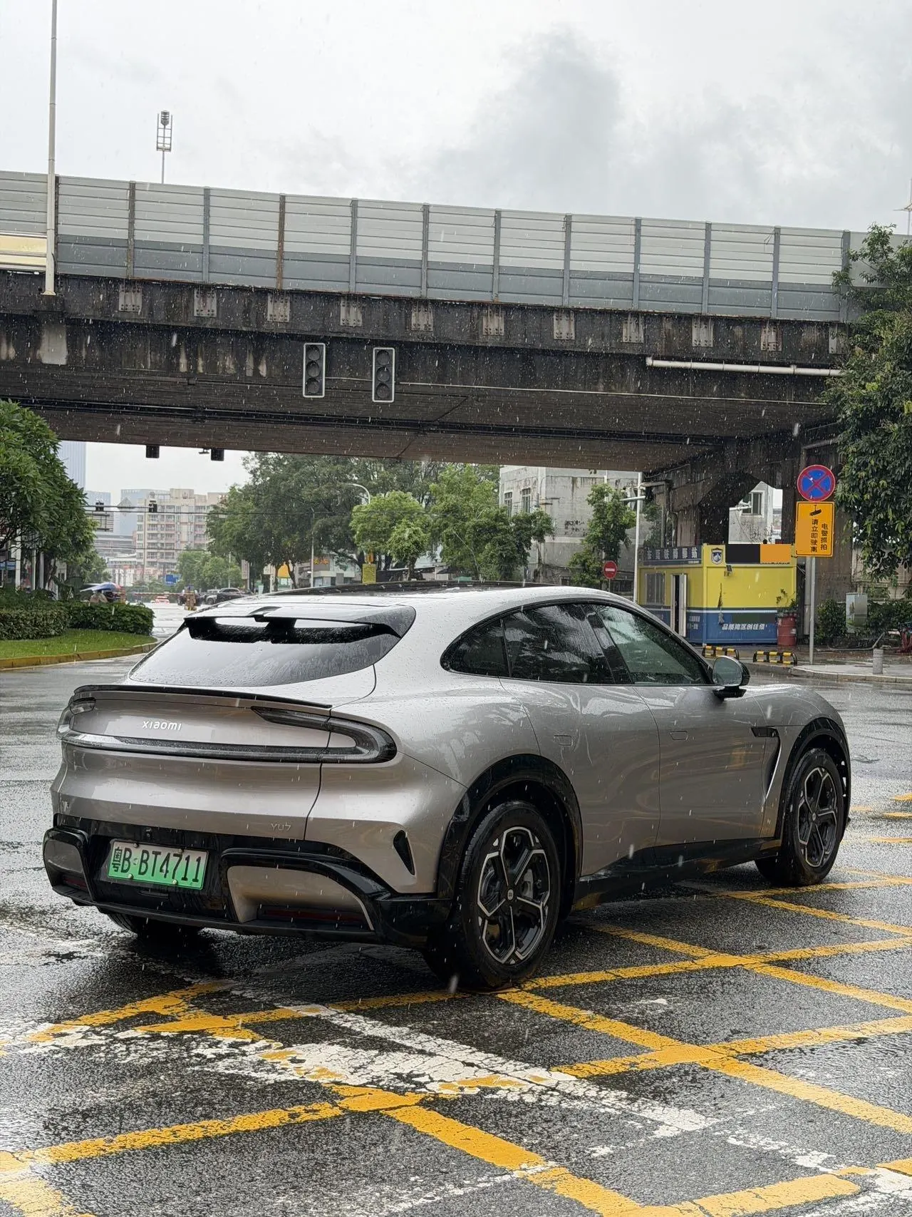 MI 2025 YU7 Long Endurance Four-wheel Drive Pro Edition Automatic Gear 4