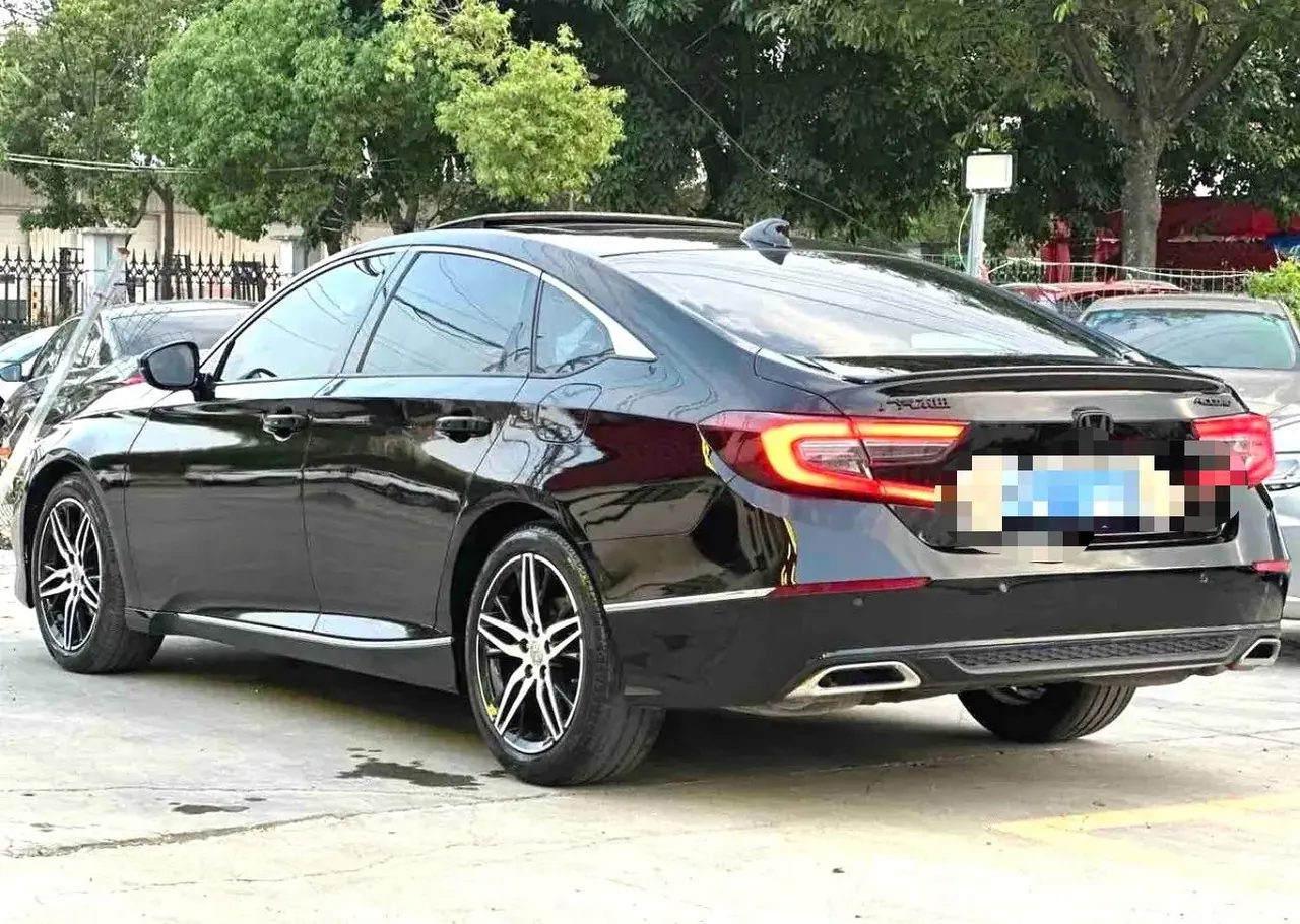 Honda 2022 10th Generation Accord 1.5T Stepless 260TURBO Magic Night Premium Edition Automatic Gear 4