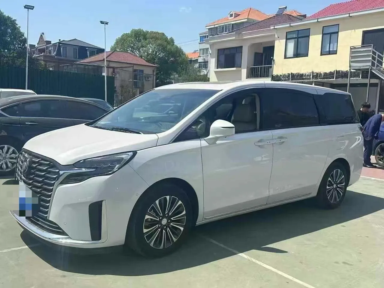 Buick 2023 GL8 ES Lu Zun 48V 2.0T 653T Luxury Automatic Gear - View 1