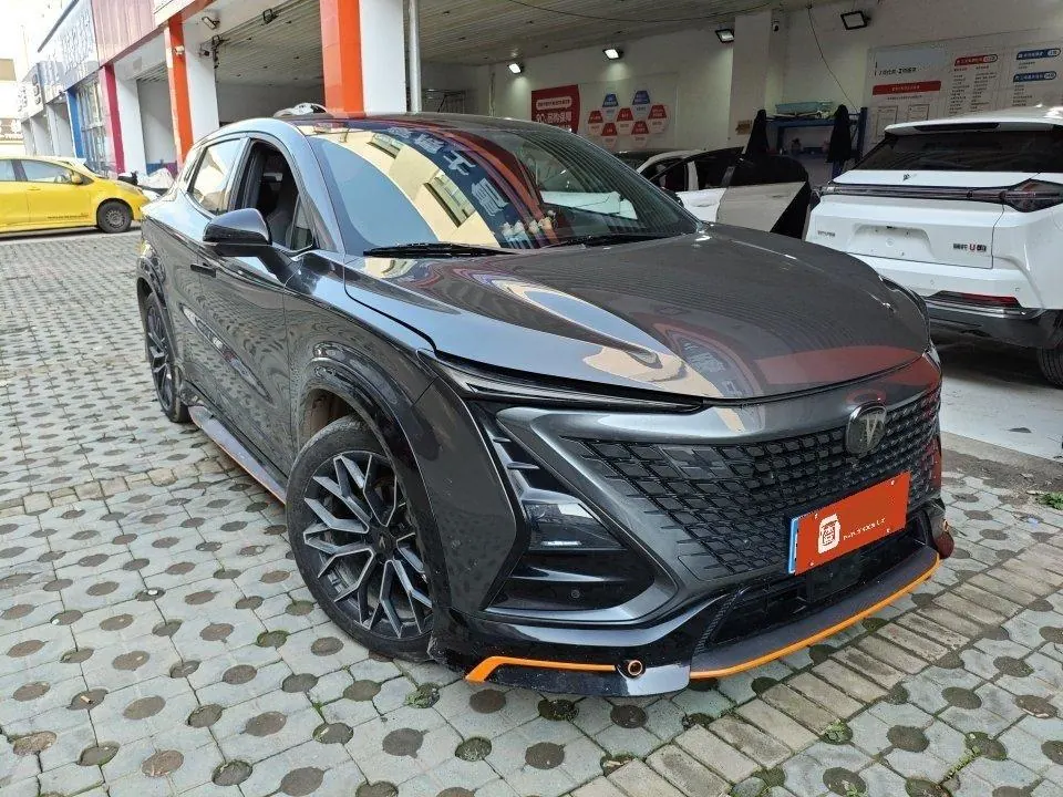 ChangAn 2022 UNI-T 1.5T Sports Flagship Automatic Gear 2