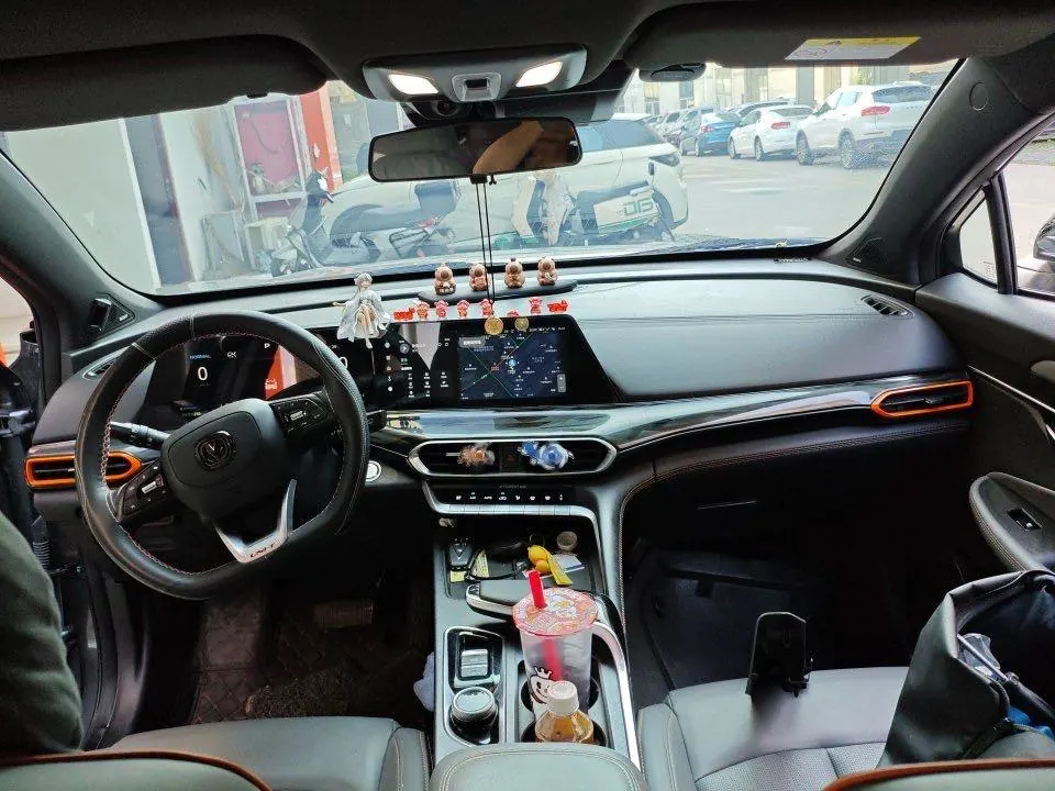 ChangAn 2022 UNI-T 1.5T Sports Flagship Automatic Gear 4