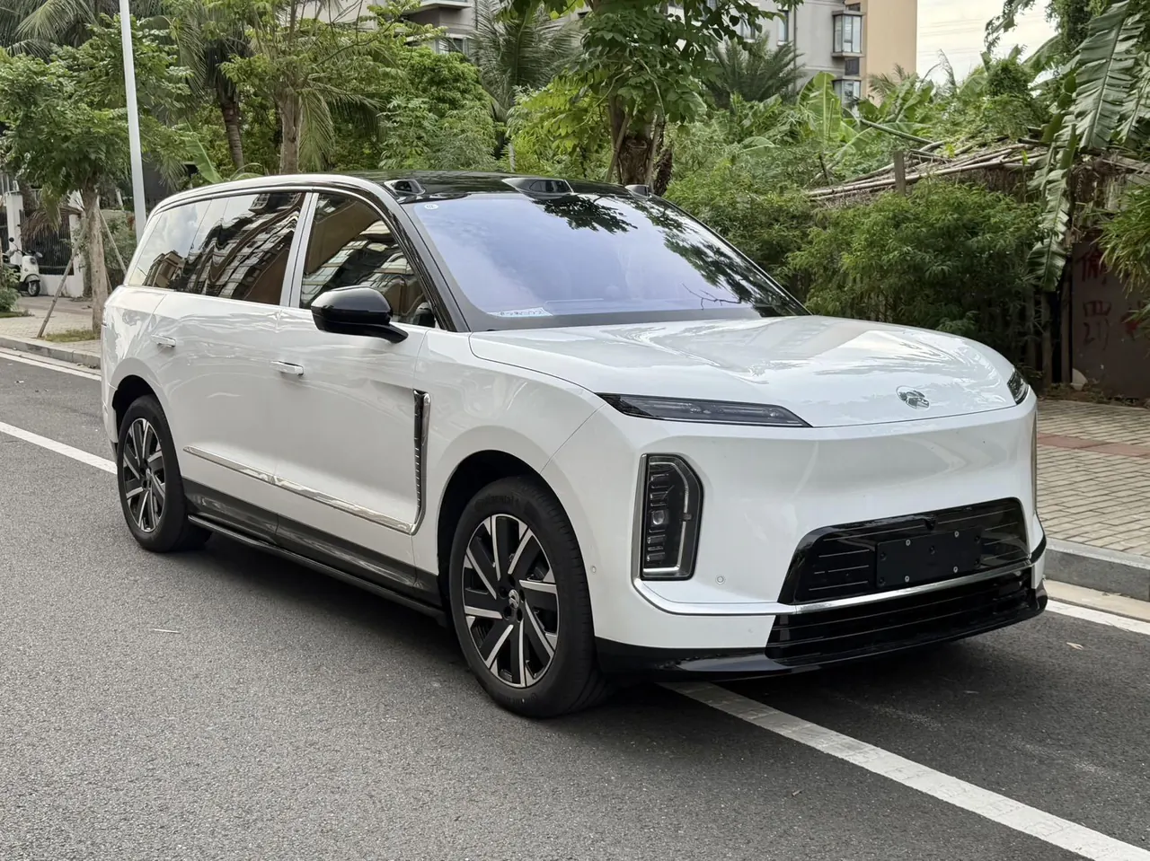NIO 2026 ES 9 102kWh Executive Island Deluxe Automatic Gear 2