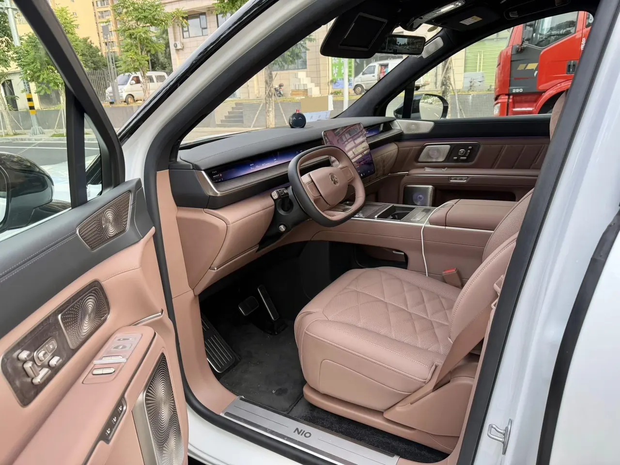 NIO 2026 ES 9 102kWh Executive Island Deluxe Automatic Gear 4
