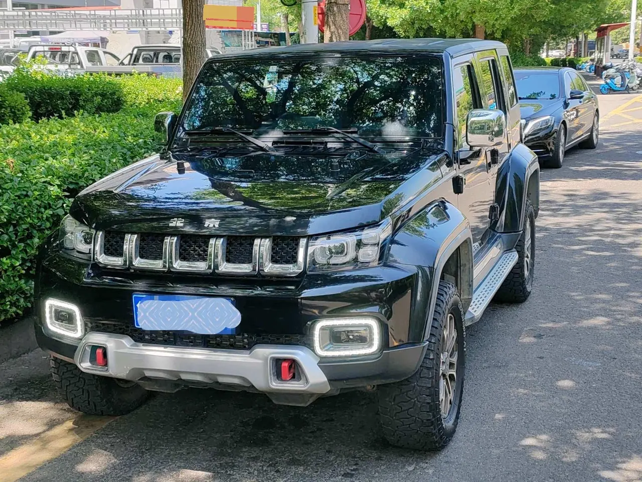 Beijing 2023 BJ40 2.0T 4-wheel drive city hunter version chivalrous automatic gear - View 1