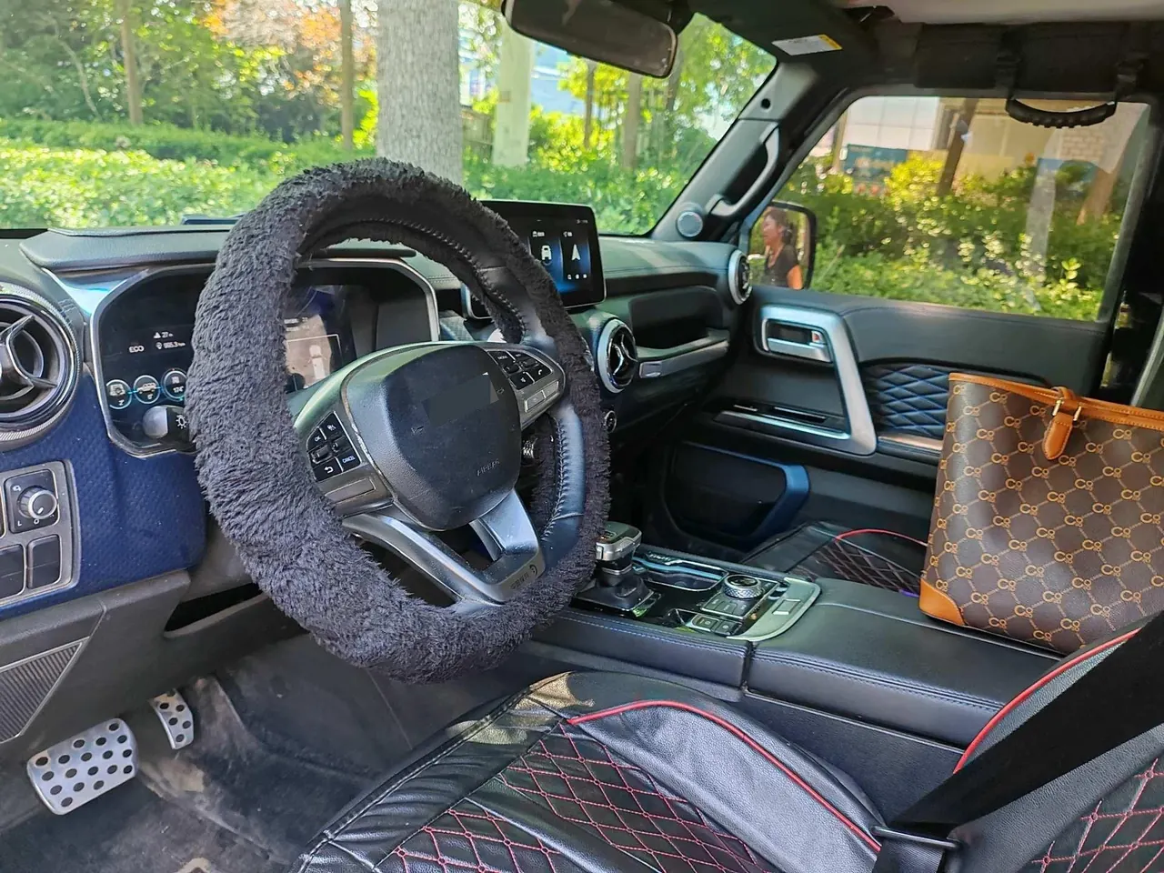 Beijing 2023 BJ40 2.0T 4-wheel drive city hunter version chivalrous automatic gear 2
