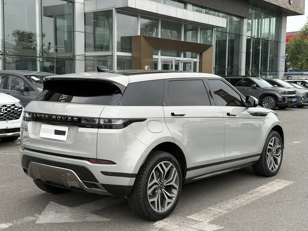 Land Rover 2022 Range Rover Aurora L 48V 2.0T 249PS R-Dynamic HSE Luxury Edition Automatic Gear 4