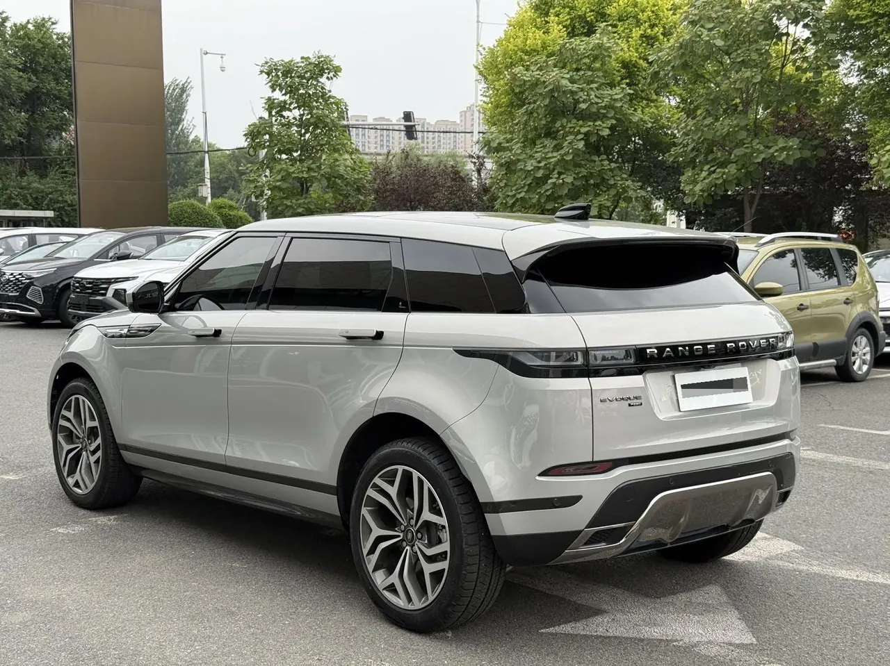 Land Rover 2022 Range Rover Aurora L 48V 2.0T 249PS R-Dynamic HSE Luxury Edition Automatic Gear 6