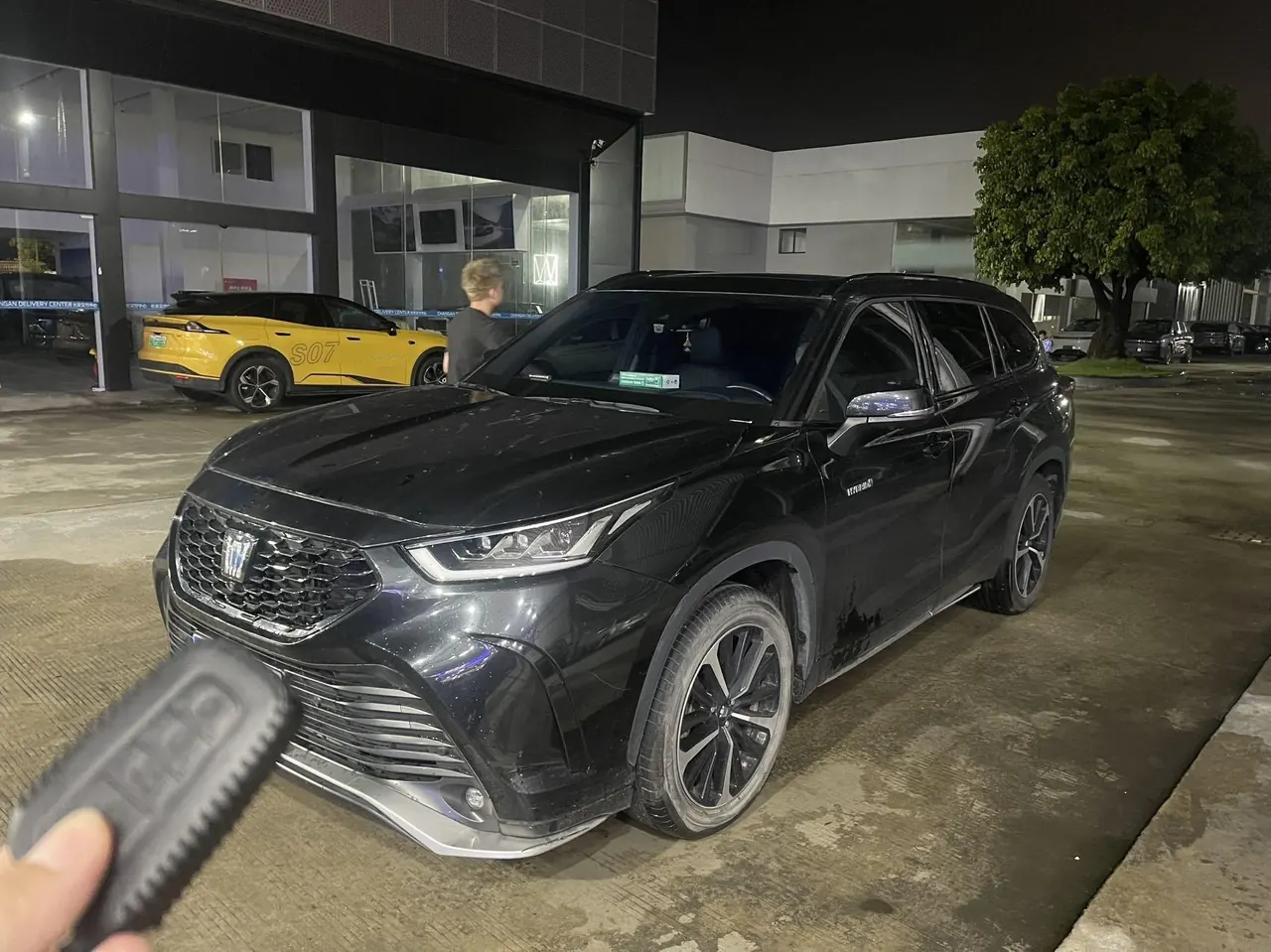 Open image lightbox: Toyota 2023 Crown Land Release 2.5 Stepless Four-wheel Drive Premium Edition Automatic Gear