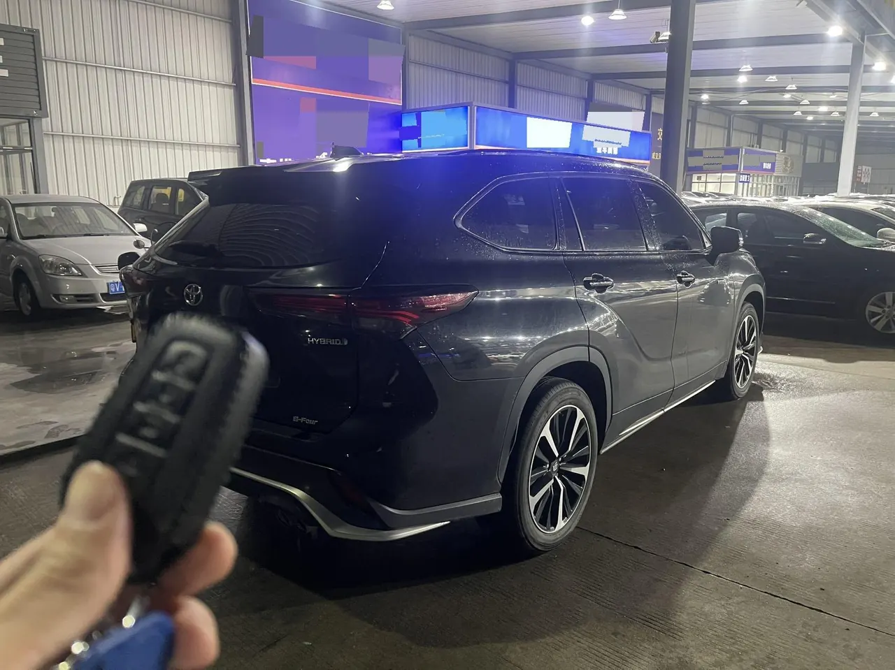 Toyota 2023 Crown Land Release 2.5 Stepless Four-wheel Drive Premium Edition Automatic Gear 5