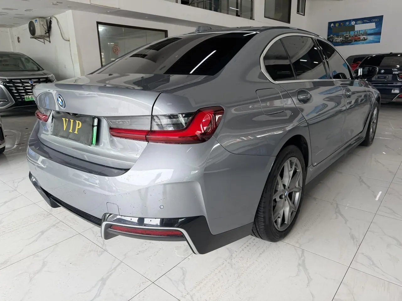 BMW 2025 i3 eDrive 35 L automatic gear 9