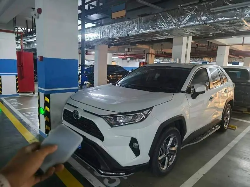 Toyota 2020 RAV4 Rongbo 2.0 Stepless Two-Drive Fashion Edition PLUS Automatic Gear - View 1