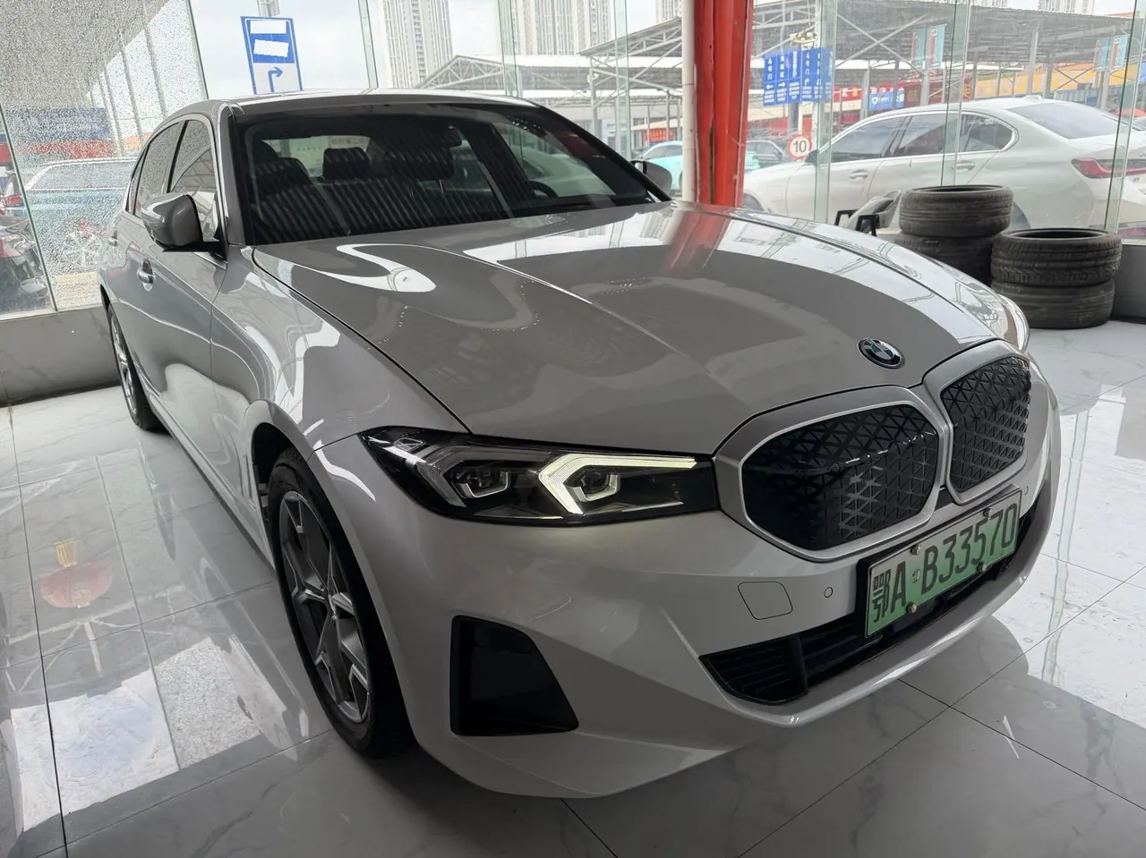 BMW 2025 i3 eDrive 35 L automatic gear 2