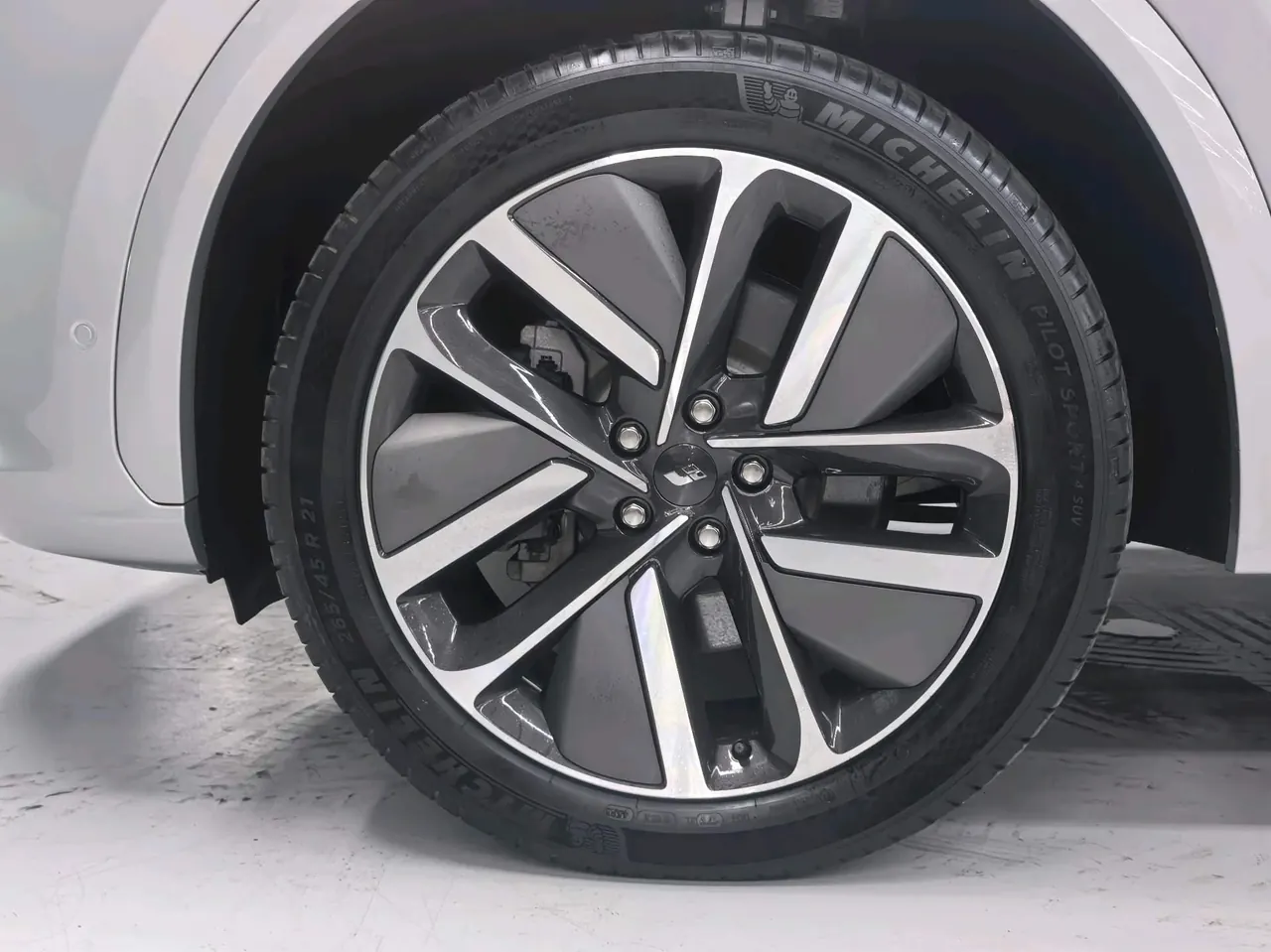 Li 2024 L7 Ultra Automatic 6
