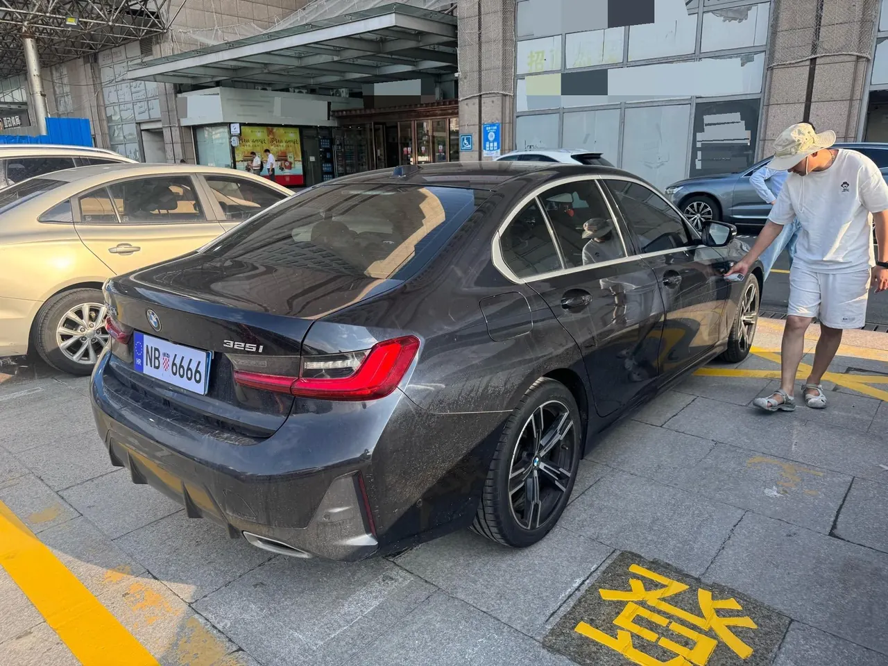 BMW 3 Series 2023 325i 2.0T M Sports Suit Automatic Gear 5