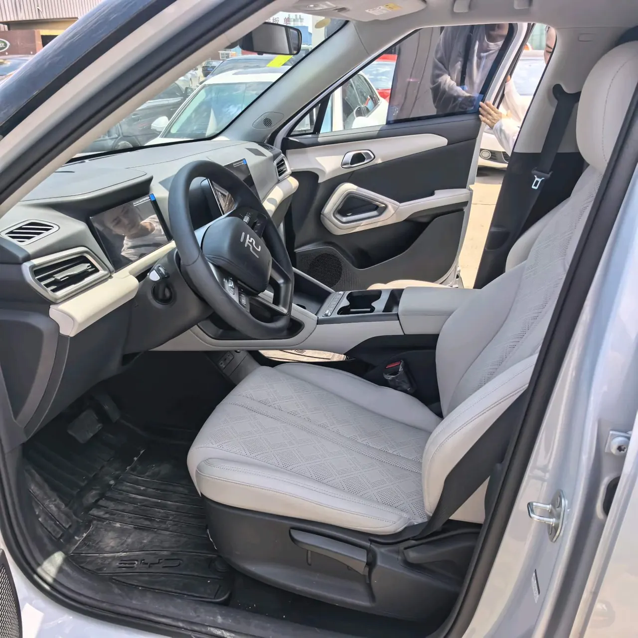 BYD 2025 Yuan UP 301KM Pilot Automatic Gear 4