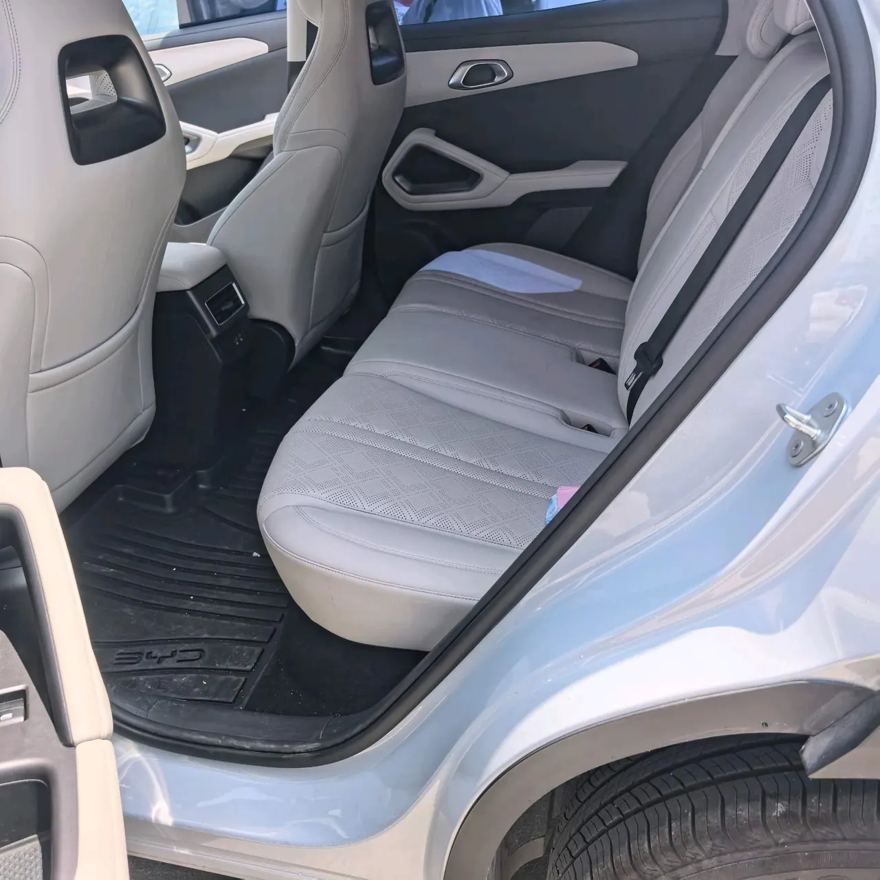 BYD 2025 Yuan UP 301KM Pilot Automatic Gear 5